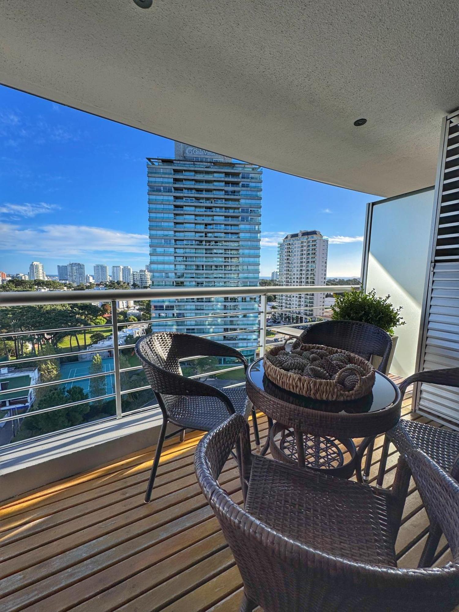 Apartamentos Torre Tressesenta Punta del Este Ruang foto