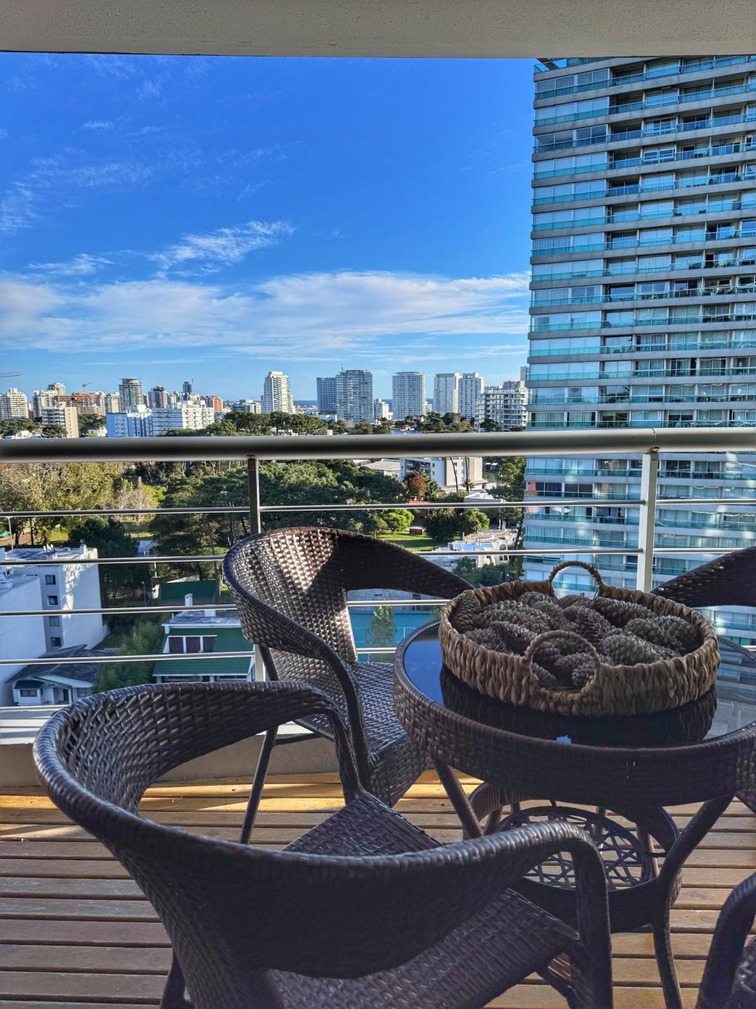 Apartamentos Torre Tressesenta Punta del Este Ruang foto