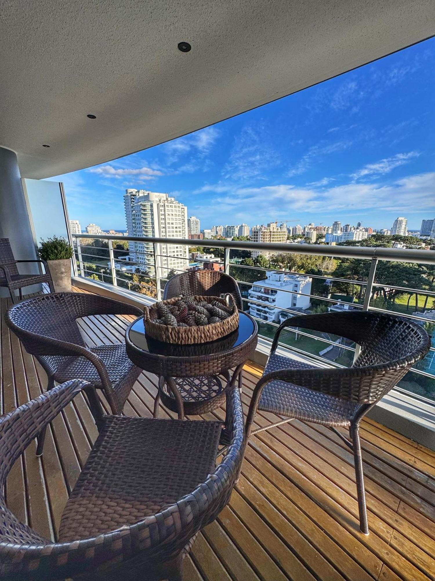 Apartamentos Torre Tressesenta Punta del Este Ruang foto