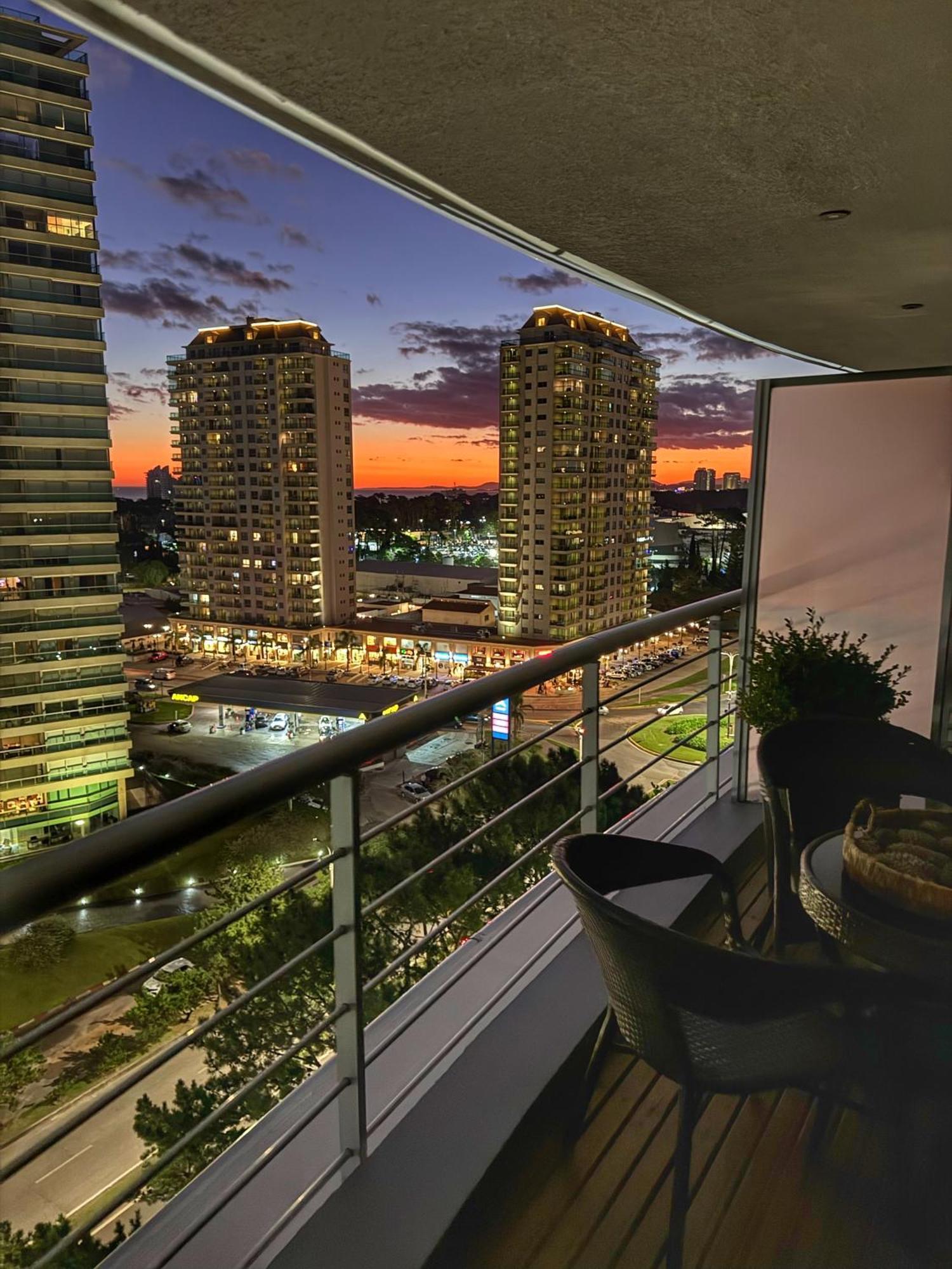 Apartamentos Torre Tressesenta Punta del Este Ruang foto